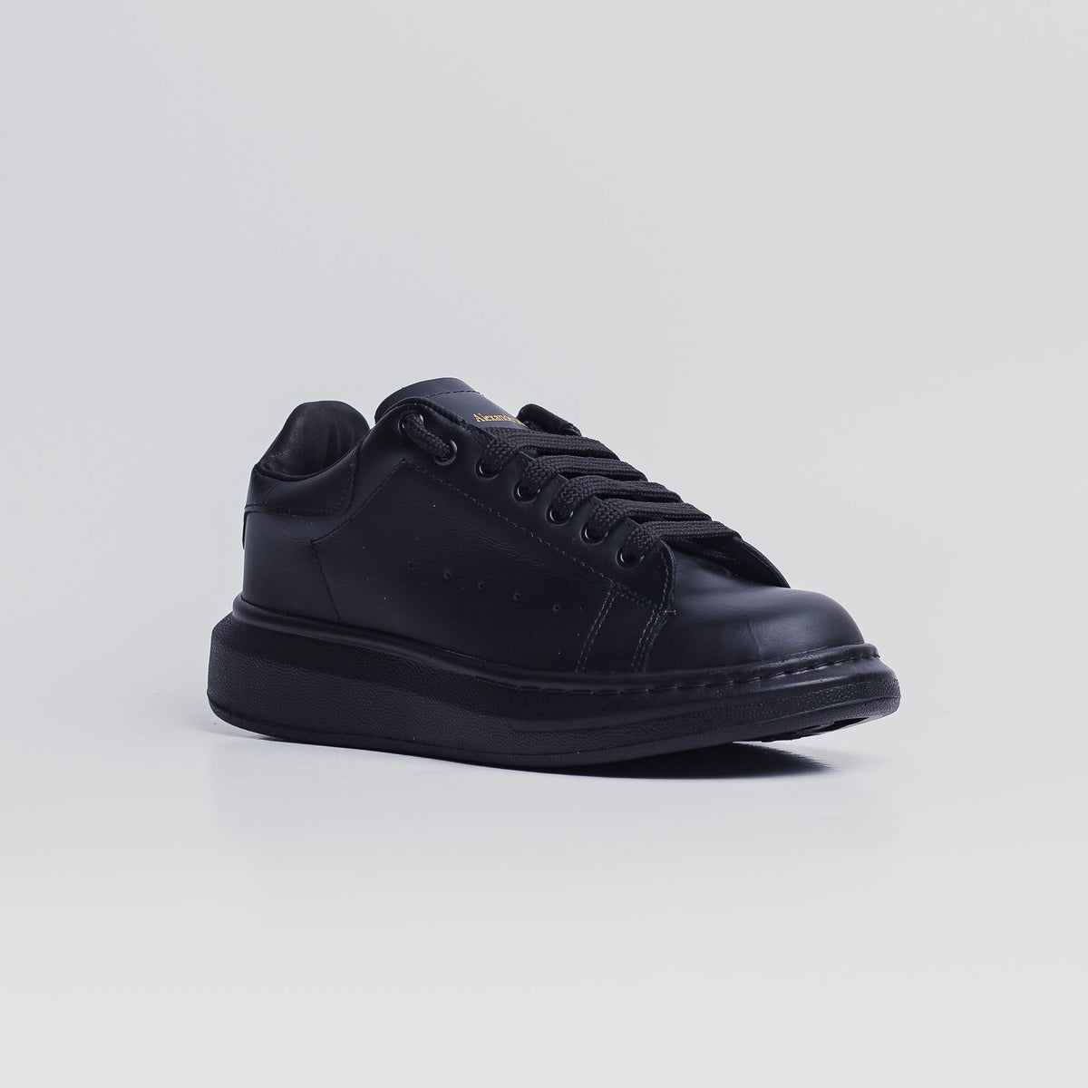 Mac Queen | All Black