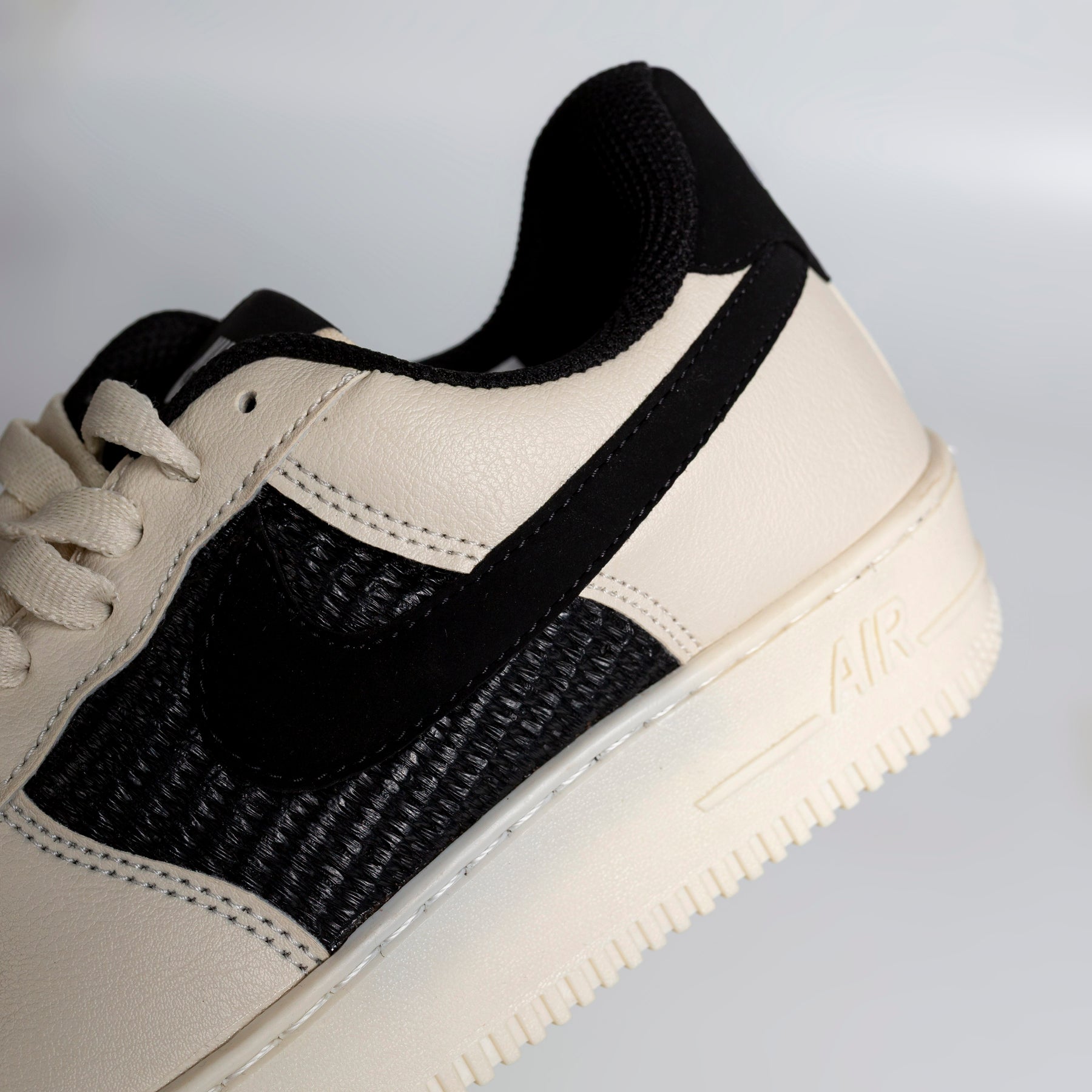 NK AF1 – Premium Black Carbon (Edição Limitada)